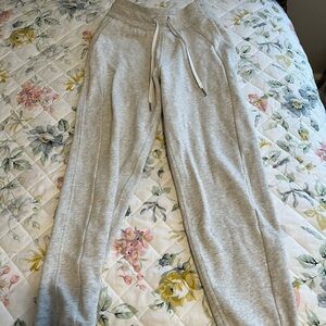 Lululemon Scuba High Rise Jogger in Heathered Grey